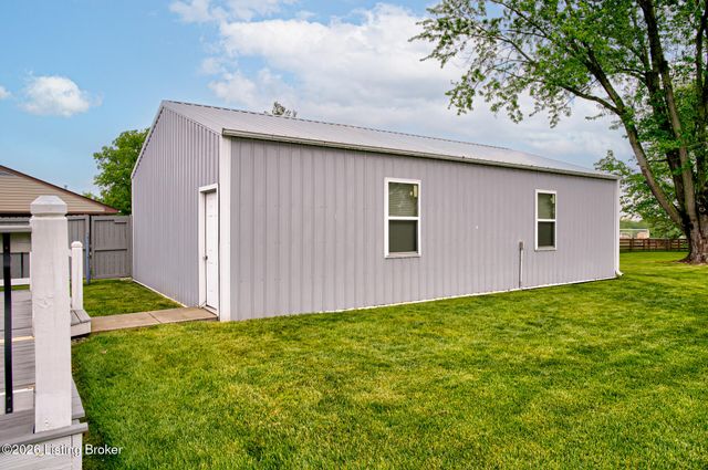 3411 Cedar Point Ln, La Grange, KY 40031