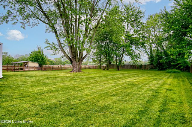 3411 Cedar Point Ln, La Grange, KY 40031