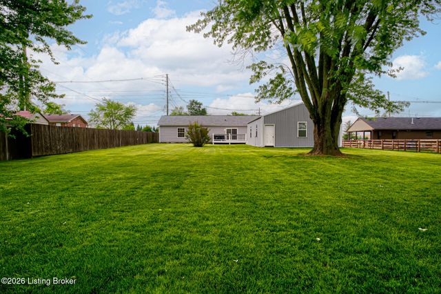 3411 Cedar Point Ln, La Grange, KY 40031