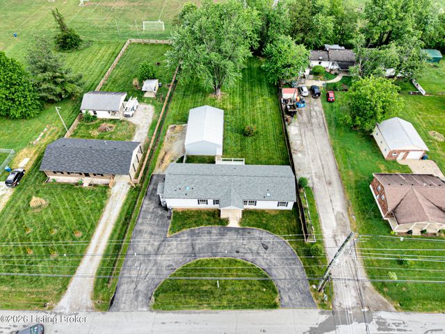 3411 Cedar Point Ln, La Grange, KY 40031