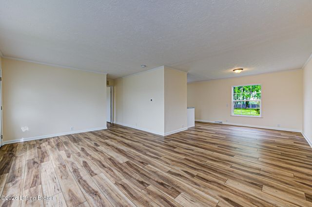 3411 Cedar Point Ln, La Grange, KY 40031