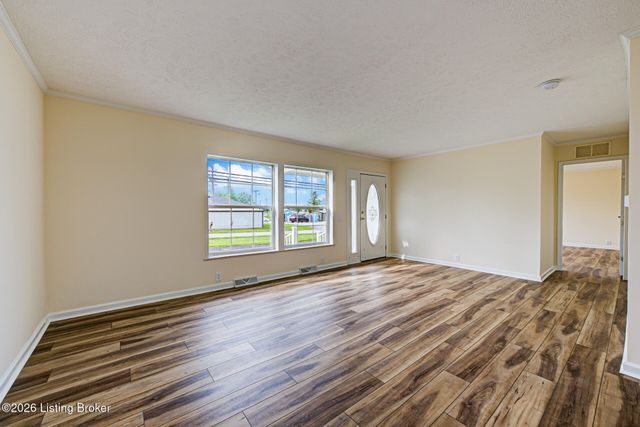 3411 Cedar Point Ln, La Grange, KY 40031