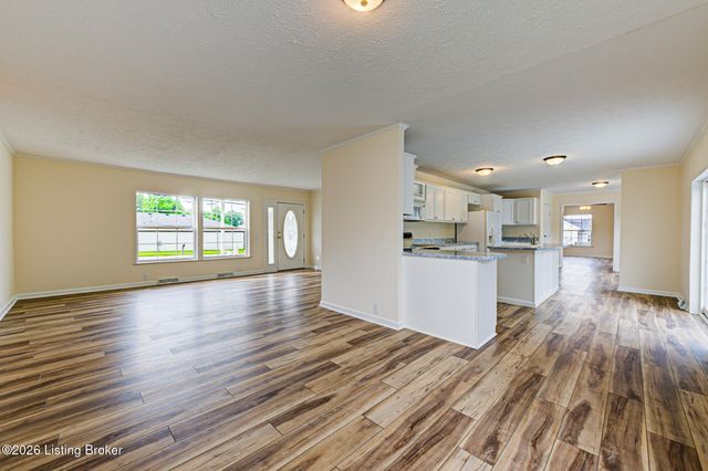 3411 Cedar Point Ln, La Grange, KY 40031