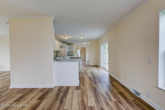 3411 Cedar Point Ln, La Grange, KY 40031