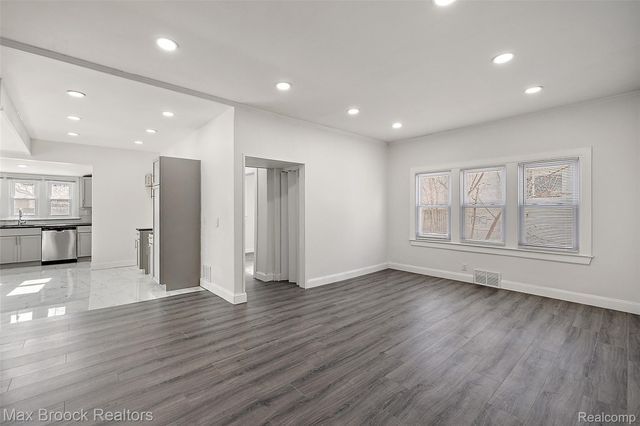 357 W Harry Avenue, Hazel Park, MI 48030