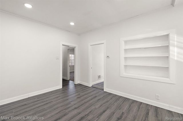 357 W Harry Avenue, Hazel Park, MI 48030