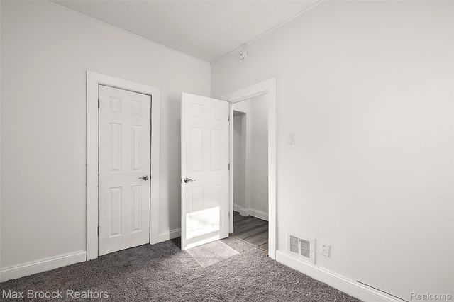 357 W Harry Avenue, Hazel Park, MI 48030