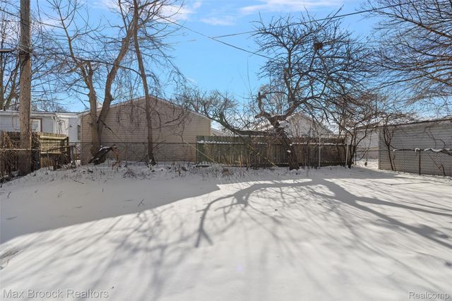 357 W Harry Avenue, Hazel Park, MI 48030