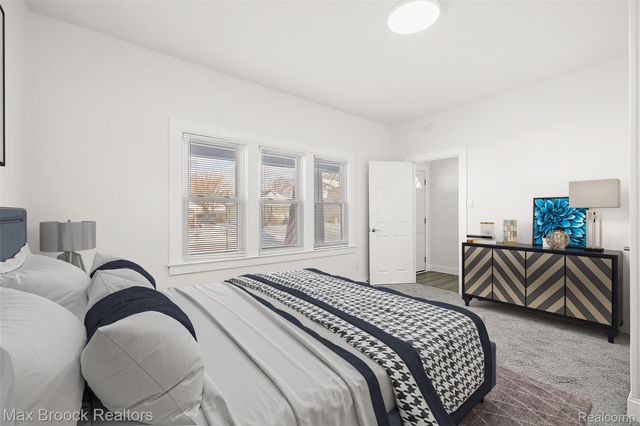 357 W Harry Avenue, Hazel Park, MI 48030