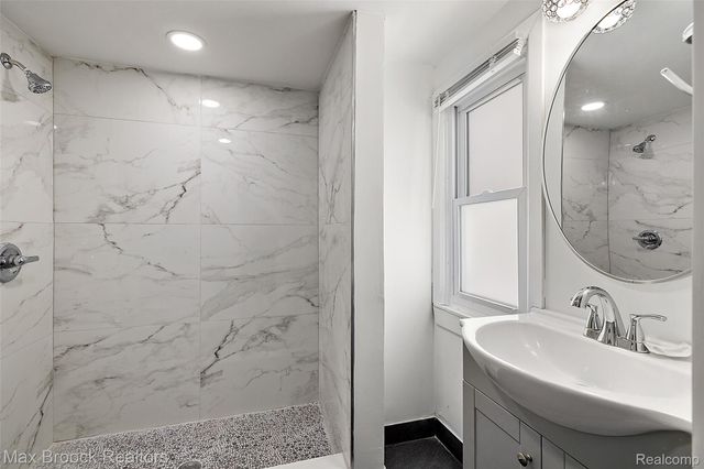 357 W Harry Avenue, Hazel Park, MI 48030