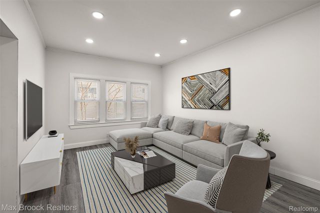 357 W Harry Avenue, Hazel Park, MI 48030