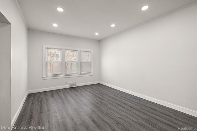 357 W Harry Avenue, Hazel Park, MI 48030