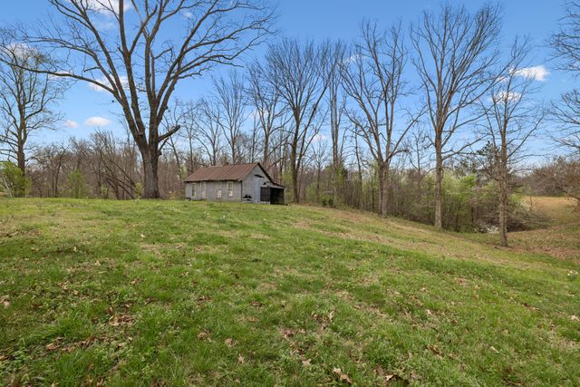 3335 Hill Town Rd, Santa Fe, TN 38482