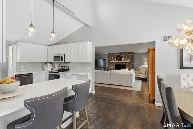 324 Old Farms Road, Simsbury, CT 06070