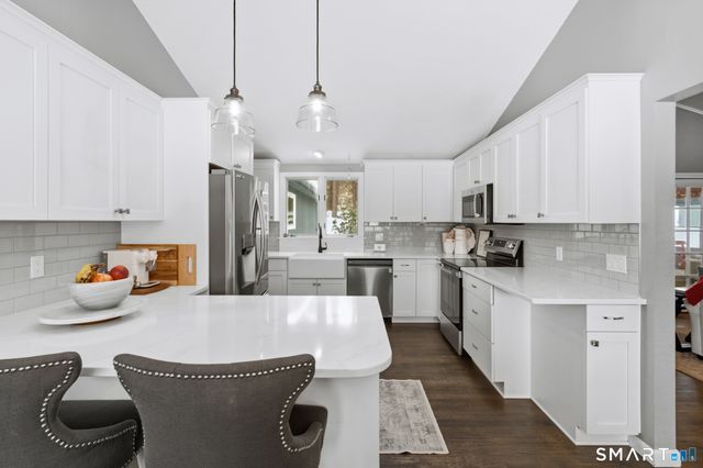 324 Old Farms Road, Simsbury, CT 06070