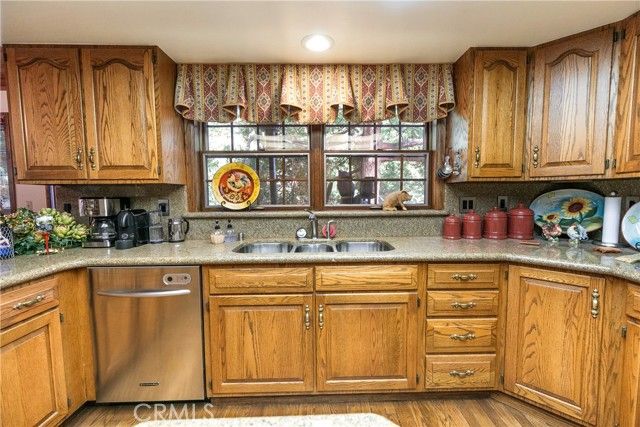 27421 Cedarwood Drive, Lake Arrowhead, CA 92352