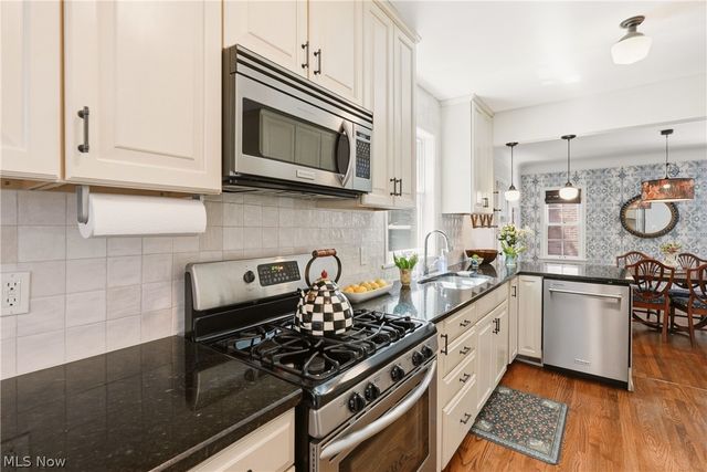 3854 Meadowbrook Boulevard, University Heights, OH 44118