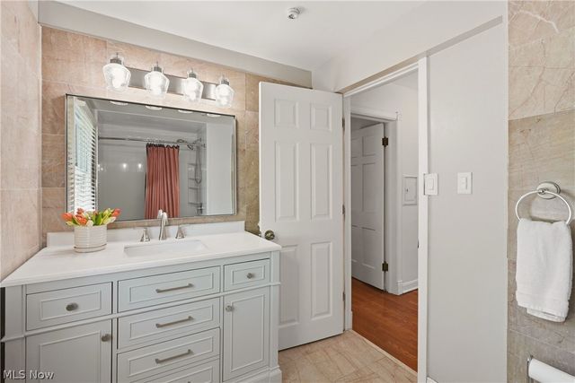 3854 Meadowbrook Boulevard, University Heights, OH 44118