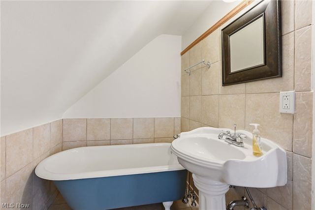 3854 Meadowbrook Boulevard, University Heights, OH 44118