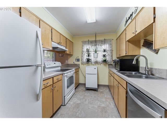 11341 Sw SPRINGWOOD Dr, Portland, OR 97223