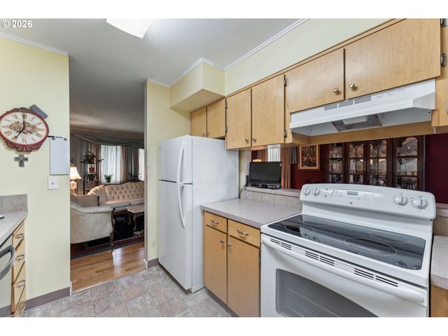 11341 Sw SPRINGWOOD Dr, Portland, OR 97223