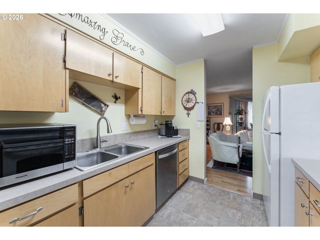11341 Sw SPRINGWOOD Dr, Portland, OR 97223