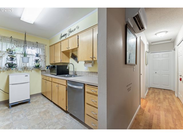 11341 Sw SPRINGWOOD Dr, Portland, OR 97223