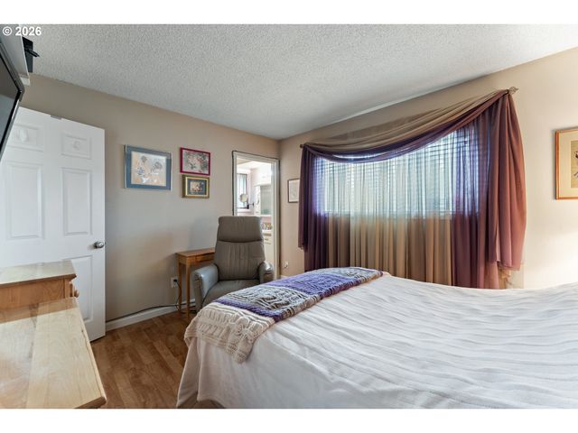 11341 Sw SPRINGWOOD Dr, Portland, OR 97223