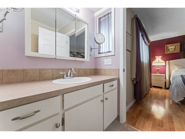 11341 Sw SPRINGWOOD Dr, Portland, OR 97223