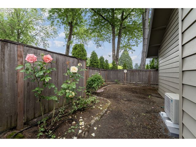 11341 Sw SPRINGWOOD Dr, Portland, OR 97223