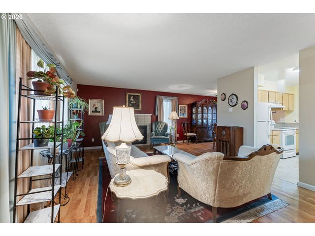 11341 Sw SPRINGWOOD Dr, Portland, OR 97223