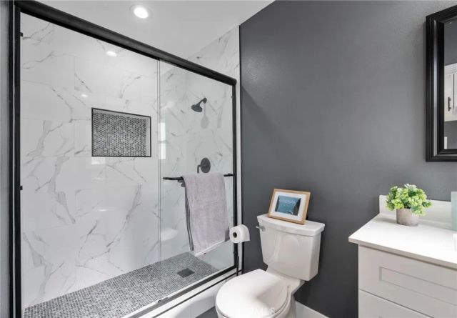 8716 S 10th Avenue, Inglewood, CA 90305