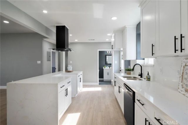 8716 S 10th Avenue, Inglewood, CA 90305