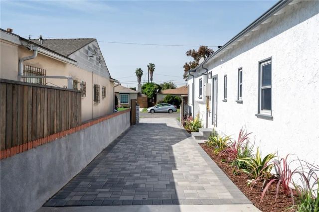 8716 S 10th Avenue, Inglewood, CA 90305