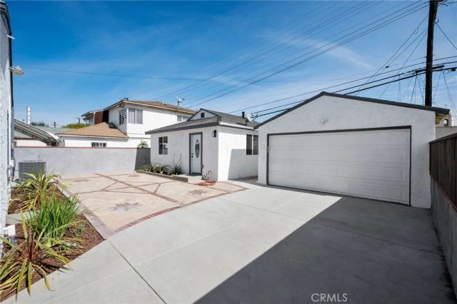 8716 S 10th Avenue, Inglewood, CA 90305