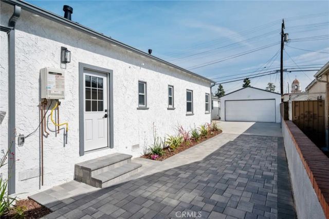 8716 S 10th Avenue, Inglewood, CA 90305