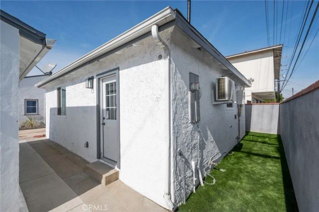 8716 S 10th Avenue, Inglewood, CA 90305