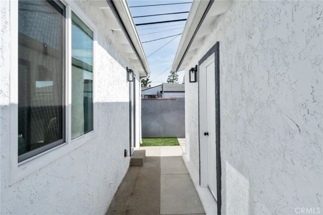 8716 S 10th Avenue, Inglewood, CA 90305