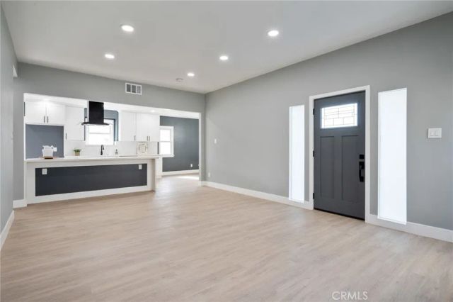 8716 S 10th Avenue, Inglewood, CA 90305