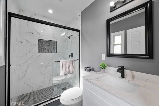 8716 S 10th Avenue, Inglewood, CA 90305