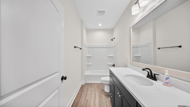 6458 Soaring Dr, Gonzales, LA 70737