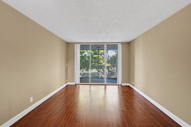 9235 Lagoon Place 308, Davie, FL 33324