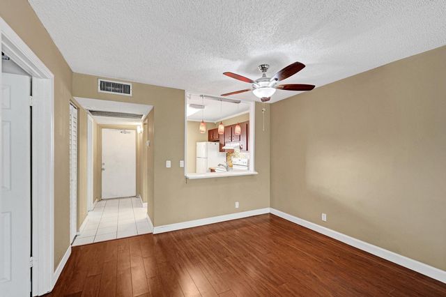 9235 Lagoon Place 308, Davie, FL 33324