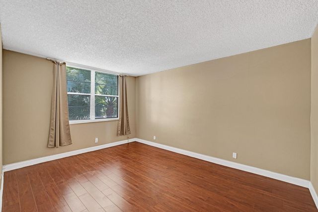 9235 Lagoon Place 308, Davie, FL 33324