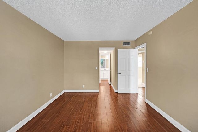 9235 Lagoon Place 308, Davie, FL 33324