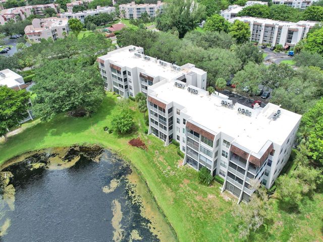 9235 Lagoon Place 308, Davie, FL 33324