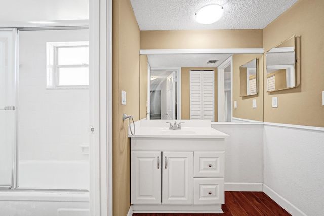 9235 Lagoon Place 308, Davie, FL 33324