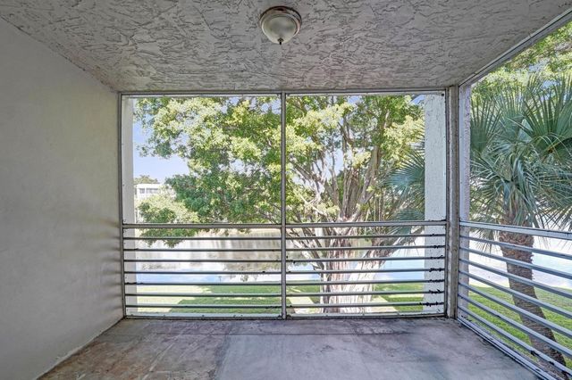 9235 Lagoon Place 308, Davie, FL 33324