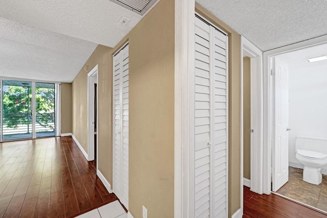 9235 Lagoon Place 308, Davie, FL 33324