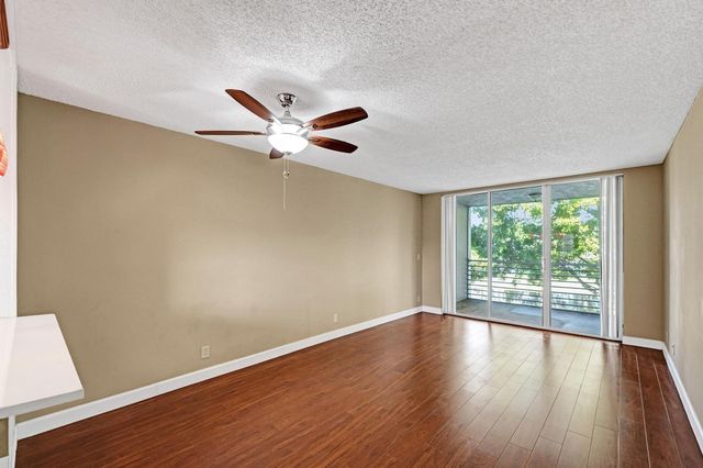 9235 Lagoon Place 308, Davie, FL 33324